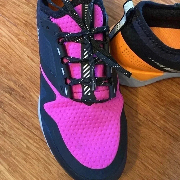 Nike odyssey React shoes - bright colors - women’s size 7- like new condition - Picture 3 of 8